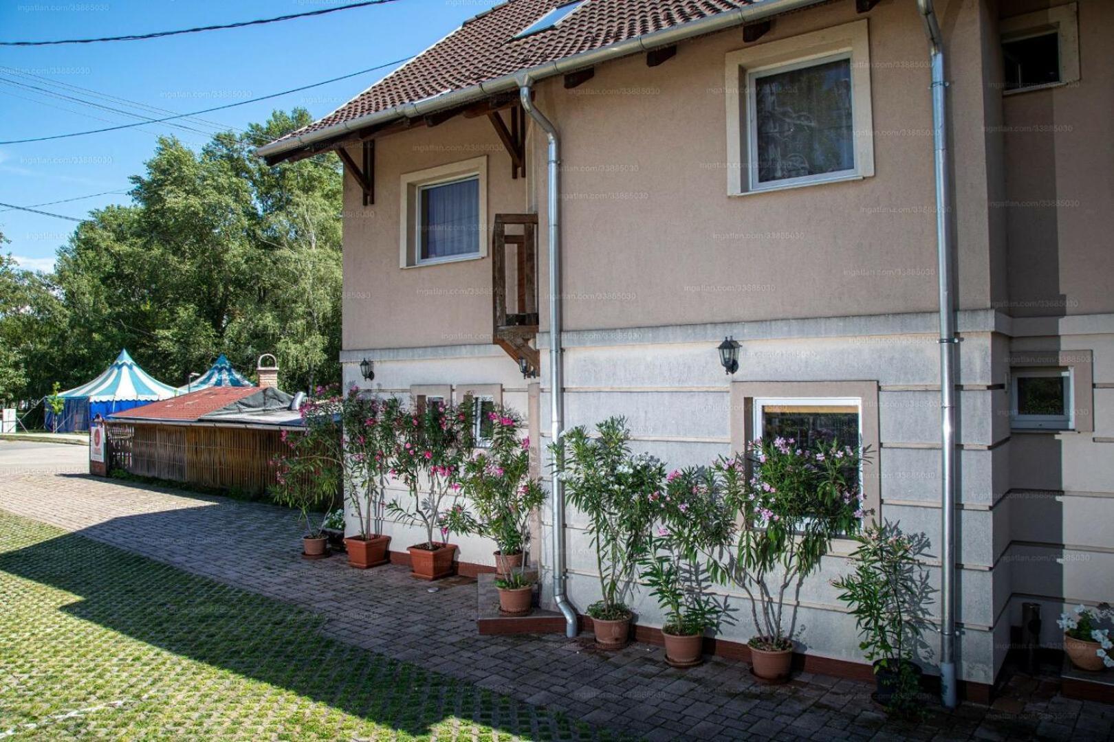 Sorompo Vendeghaz Hotel Balatonkenese Eksteriør billede