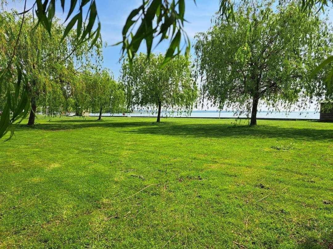 Sorompo Vendeghaz Hotel Balatonkenese Eksteriør billede
