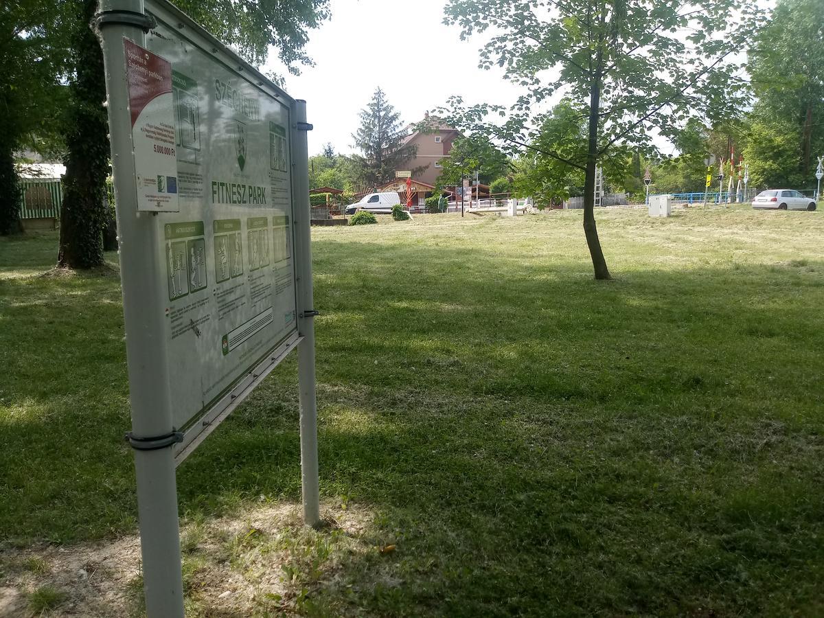 Sorompo Vendeghaz Hotel Balatonkenese Eksteriør billede
