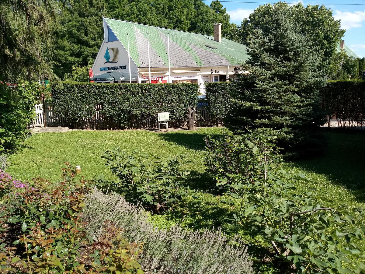 Sorompo Vendeghaz Hotel Balatonkenese Eksteriør billede