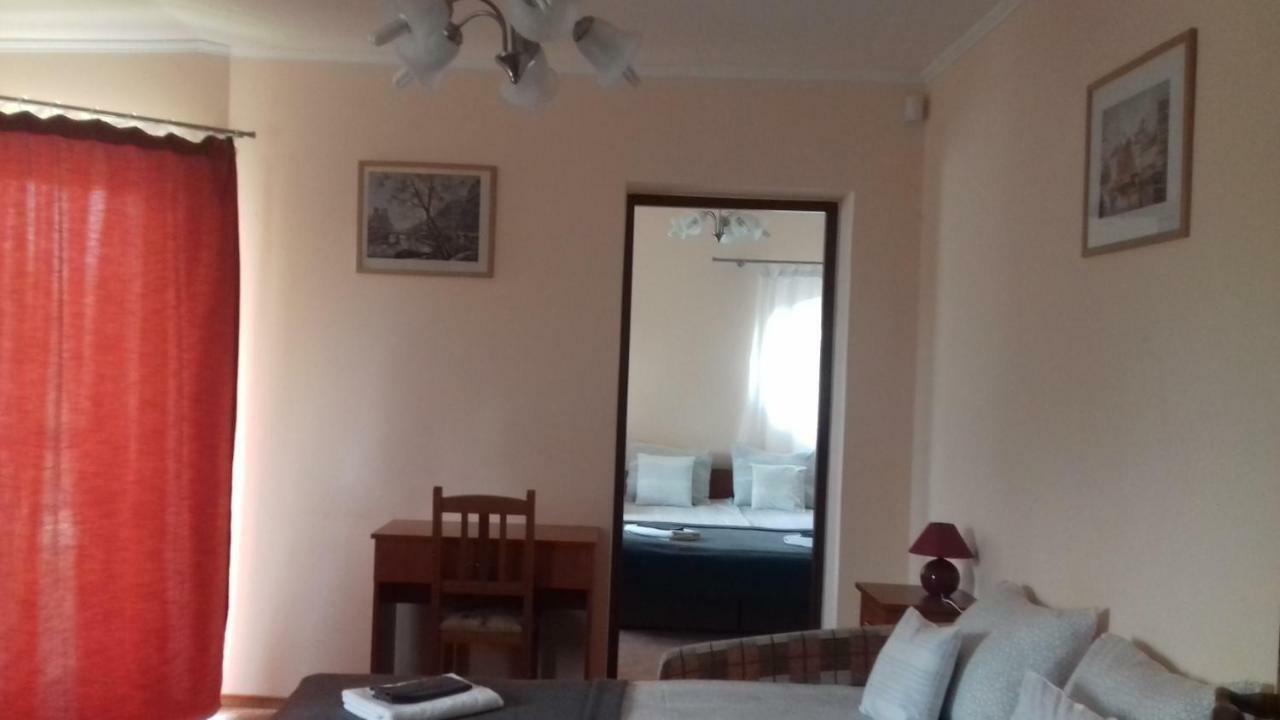 Sorompo Vendeghaz Hotel Balatonkenese Eksteriør billede